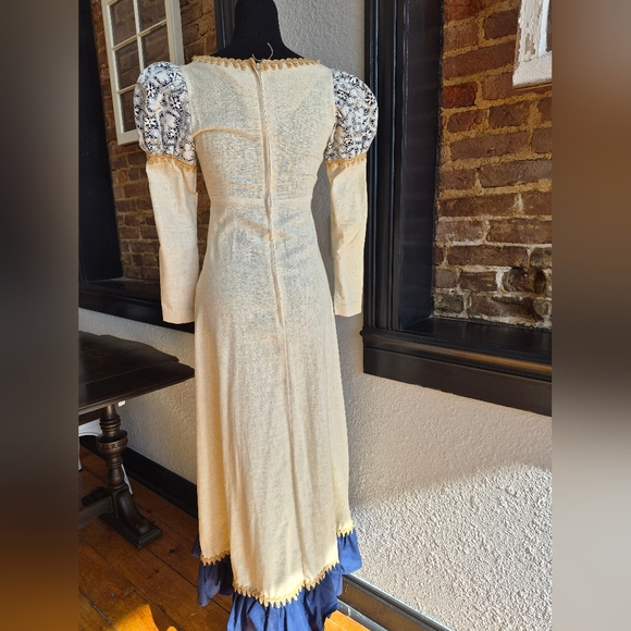 1970s Renaissance Dress - Picture 6 of 7